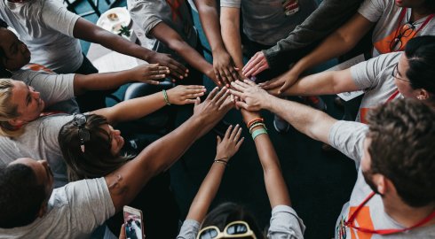 Obniżanie kosztów prowizyjnych w kampaniach crowdfundingowych dzięki własnemu Pledge Managerowi